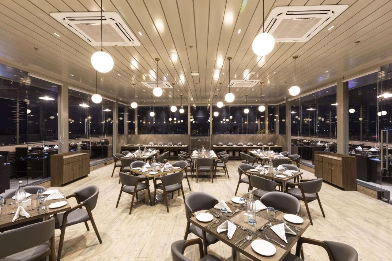 Ramee International Surat Otel Dış mekan fotoğraf